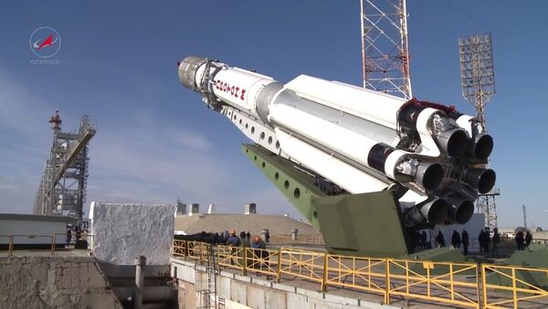 Un lanceur russe se prépare au tir - Sputnik Afrique