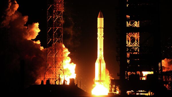 Запуск ракеты-носителя Протон с космическим аппаратом AsiaSat-7 - Sputnik Afrique