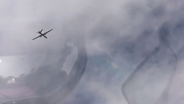 Un pilote russe a filmé un drone dans le ciel syrien - Sputnik Afrique