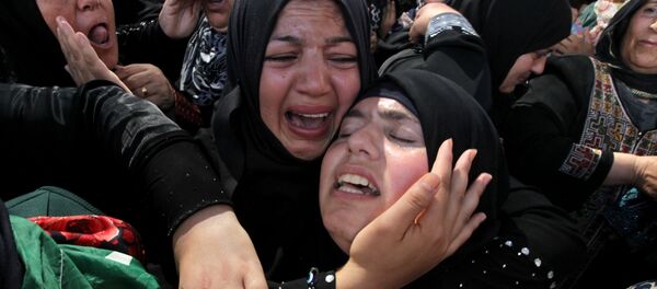 Les parents d'un palestinien tué par l'armée israélienne à Hébron, Oct.  21, 2015. - Sputnik Afrique