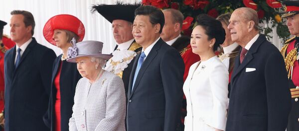 La reine d'Angleterre Elizabeth II, le président chinois Xi Jinping et son épouse Peng Liyuan, le prince Philip. Londres La reine d'Angleterre Elizabeth II, le président chinois Xi Jinping et son épouse Peng Liyuan, le prince Philip. Londres - Sputnik Afrique