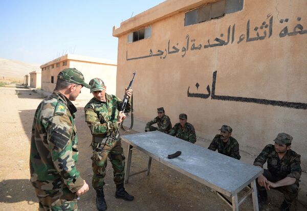 Des combattants de l’armée arabe syrienne près de la ville de Qatana - Sputnik Afrique