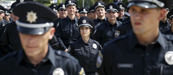 Офицеры полиции принимают присягу на верность украинскому народу в Киеве - Sputnik Afrique