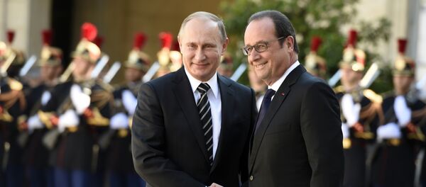 Le président français François Hollande et le président russe Vladimir Poutine à Paris. Archive photo - Sputnik Afrique
