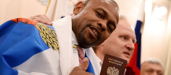 Le boxeur Roy Jones obtient un passeport russe - Sputnik Afrique
