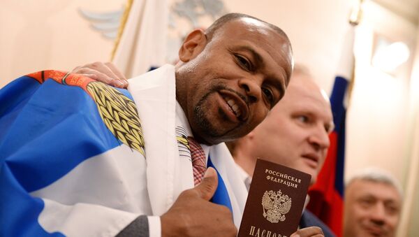 Le boxeur Roy Jones a reçu le passeport russe - Sputnik Afrique
