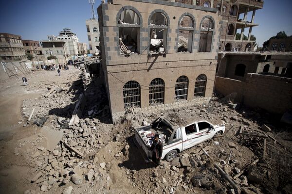 Yémen: villes après des frappes aériennes - Sputnik Afrique