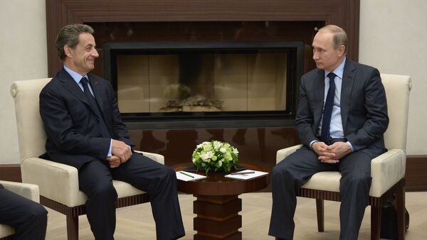 L’ex-président français Nicolas Sarkozy et le président russe Vladimir Poutine, le 29 octobre 2015 - Sputnik Afrique
