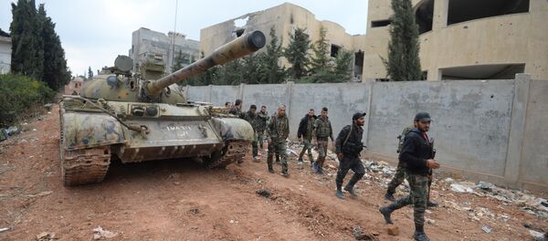 Des combattants de la 18e division syrienne en patrouille dans la ville de Homs - Sputnik Afrique