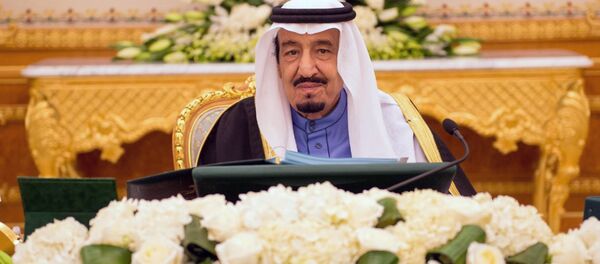 A handout picture released by the Saudi Press Agency (SPA) on February 2, 2015 shows Saudi new King Salman bin Abdulaziz chairing the cabinet meeting in the capital, Riyadh A handout picture released by the Saudi Press Agency (SPA) on February 2, 2015 shows Saudi new King Salman bin Abdulaziz chairing the cabinet meeting in the capital, Riyadh - Sputnik Afrique