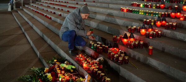 Bougies près de la Cathédrale du Christ-Sauveur de Moscou après le crash de l'Airbus-A321 - Sputnik Afrique