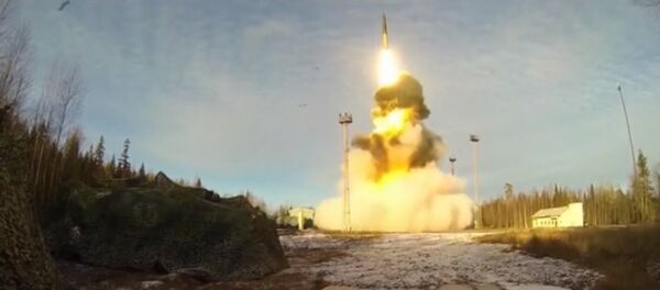 Un missile Topol tiré depuis le cosmodrome de Plessetsk Un missile Topol tiré depuis le cosmodrome de Plessetsk - Sputnik Afrique