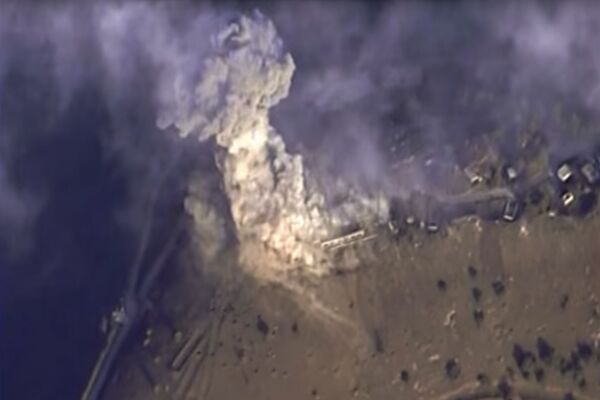Frappes aériennes de l’aviation russe contre une usine militaire de terroristes à Alep - Sputnik Afrique