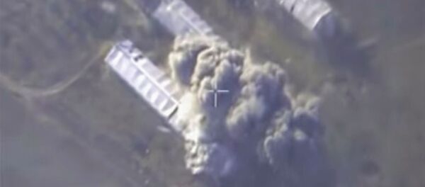 Frappes aériennes de l’aviation russe contre une usine militaire de terroristes à Alep Frappes aériennes de l’aviation russe contre une usine militaire de terroristes à Alep - Sputnik Afrique