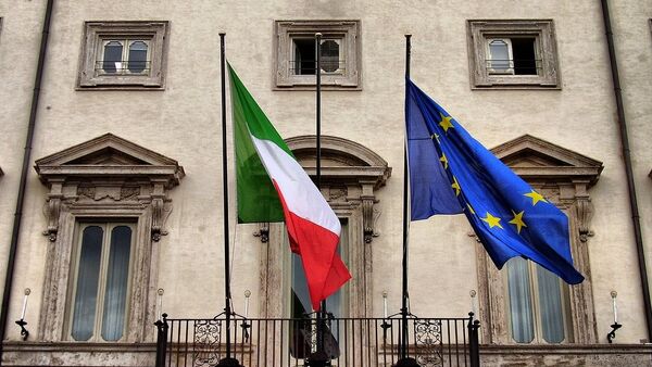 Drapeaux italiens et de l'UE à Rome - Sputnik Afrique