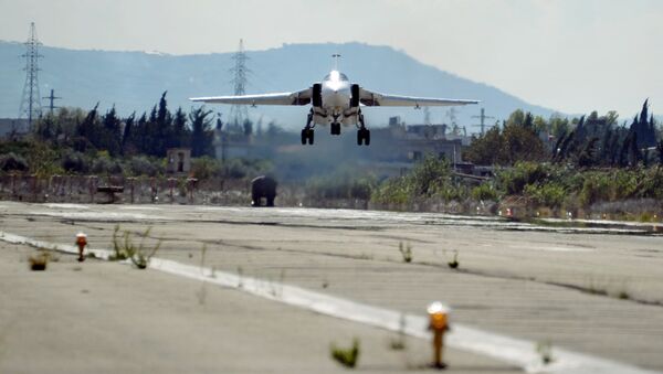 Su-24,la base militaire de Hmeymim, en Syrie - Sputnik Afrique