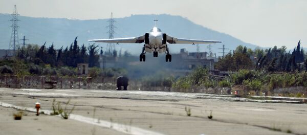 Su-24,la base militaire de Hmeymim, en Syrie - Sputnik Afrique