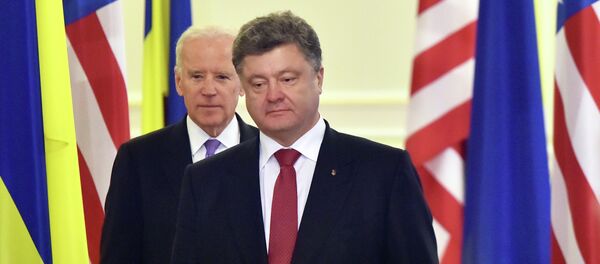 Ukrainian President Petro Poroshenko (R) and US Vice-President Joe Biden - Sputnik Afrique