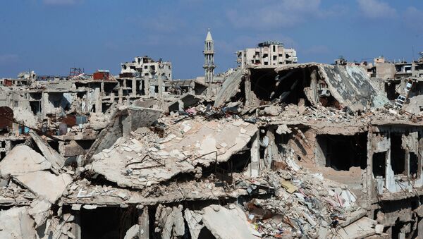 Разрушенные жилые дома в сирийском городе Хомс - Sputnik Afrique