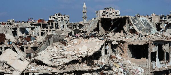 Разрушенные жилые дома в сирийском городе Хомс - Sputnik Afrique