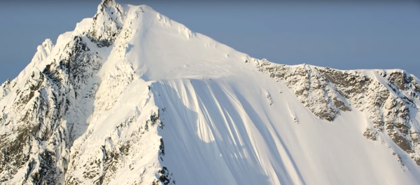 Un skieur survit à une chute de neige en Alaska - Sputnik Afrique