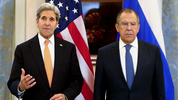 Le ministre russe des Affaires étrangères Sergueï Lavrov et le secrétaire d'Etat des Etats-Unis John Kerry à Vienne, 14 novembre 2015 - Sputnik Afrique
