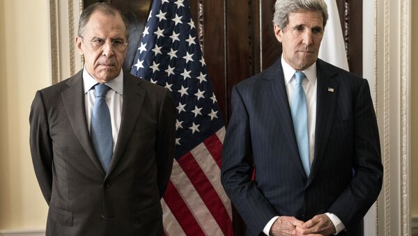 Ministro de Exteriores de Rusia, Serguéi Lavrov y jefe de Estado de EEUU, John Kerry - Sputnik Afrique