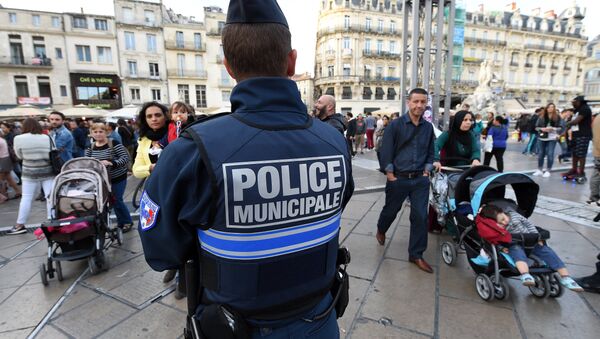 A police officer patrols in Montpellier on November 14, 2015, following a series of coordinated attacks in and around Paris late on November 13 - Sputnik Afrique