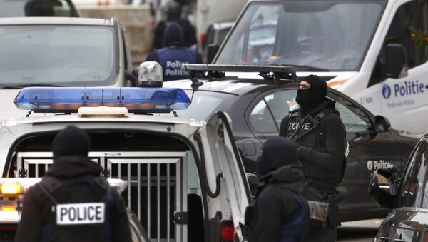 La police belge effectue une perquisition dans la commune de Molenbeek - Sputnik Afrique