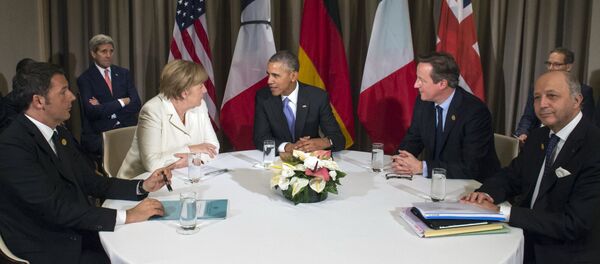 (L to R) Italian Prime Minister Matteo Renzi, German Chancelor Angela Merkel, US President Barack Obama, British Prime Minister David Cameron and French Foreign Minister Laurent Fabius attend a meeting during the G20 Summit in Antalya, on November 16, 2015 - Sputnik Afrique