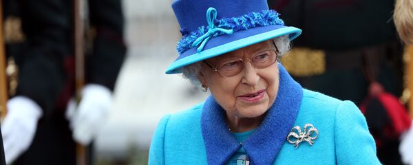 Britain's Queen Elizabeth II attends the opening ceremony for the Borders railway route at Tweedbank station, Scotland, Wednesday Sept. 9, 2015 - Sputnik Afrique