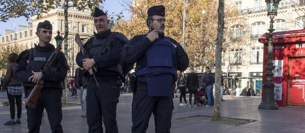 Des policiers françaises, Paris - Sputnik Afrique