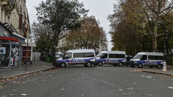 Voitures de police près du Bataclan à Paris - Sputnik Afrique