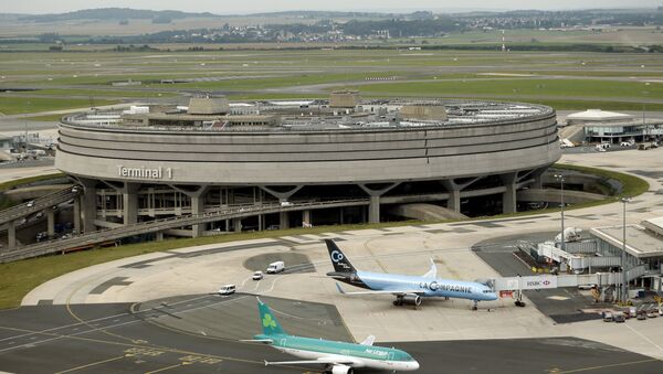 A general view shows the Terminal 1 at the Charles de Gaulle International Airport in Roissy, near Paris in this September 17, 2014 file photo - Sputnik Afrique