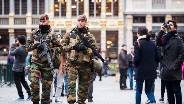 Belgian Army soldiers patrol in the picturesque Grand Place in the center of Brussels on Friday, Nov. 20, 2015. - Sputnik Afrique