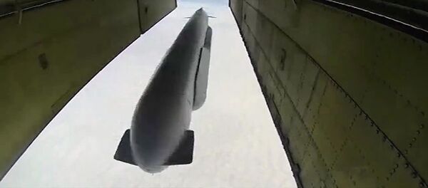 Стратегический бомбардировщик-ракетоносец Ту-95 ВКС России выпускает крылатую ракету Х-555 по объекту ИГ в Сирии - Sputnik Afrique