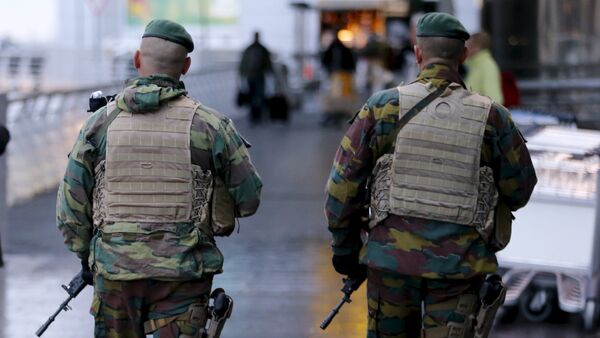 Patrouille militaire devant l'aéroport international de Bruxelles - Sputnik Afrique