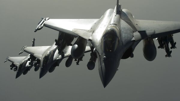 French Army Rafale fighter jets are seen in flight during an operation against Syria - Sputnik Afrique