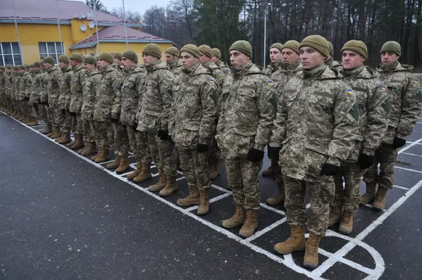 Des instructeurs de l’Otan commencent à entraîner des militaires ukrainiens Des instructeurs de l’Otan commencent à entraîner des militaires ukrainiens - Sputnik Afrique