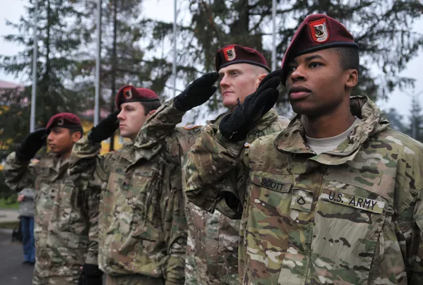 Des instructeurs de l’Otan commencent à entraîner des militaires ukrainiens Des instructeurs de l’Otan commencent à entraîner des militaires ukrainiens - Sputnik Afrique