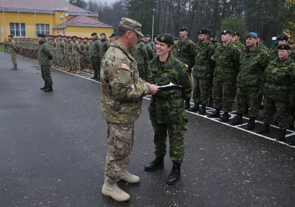 Des instructeurs de l’Otan commencent à entraîner des militaires ukrainiens Des instructeurs de l’Otan commencent à entraîner des militaires ukrainiens - Sputnik Afrique