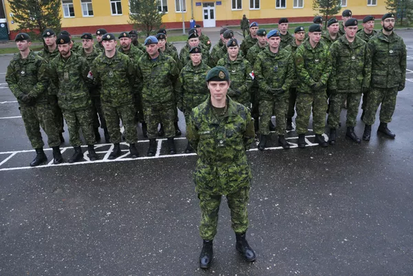 Des instructeurs de l’Otan commencent à entraîner des militaires ukrainiens Des instructeurs de l’Otan commencent à entraîner des militaires ukrainiens - Sputnik Afrique