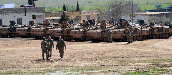 Des blindés turcs près de la frontière syrienne - Sputnik Afrique