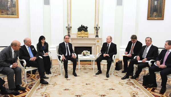 Rencontre entre les présidents Vladimir Poutine et François Hollande au Kremlin, le 26 novembre 2015 - Sputnik Afrique