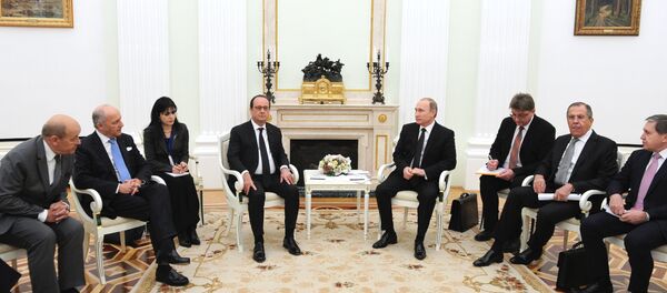 Rencontre entre les présidents Vladimir Poutine et François Hollande au Kremlin, le 26 novembre 2015 - Sputnik Afrique