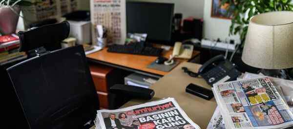 Bureau du rédacteur en chef du journal Cumhuriyet Can Dündar, arrêté le 26 novembre dernier Bureau du rédacteur en chef du journal Cumhuriyet Can Dündar, arrêté le 26 novembre dernier - Sputnik Afrique