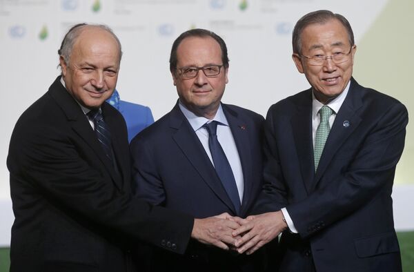 François Hollande et Laurent Fabius et Ban Ki-moon, COP21, Le Bourget, France, Nov. 30, 2015. François Hollande et Laurent Fabius et Ban Ki-moon, COP21, Le Bourget, France, Nov. 30, 2015. - Sputnik Afrique