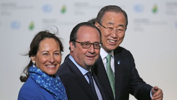 François Hollande, Segolene Royal et Ban Ki-moon, COP21, Le Bourget, France, Nov. 30, 2015. - Sputnik Afrique