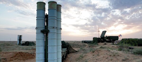 Un système de missiles antiaériens S-400 Triumph Un système de missiles antiaériens S-400 Triumph - Sputnik Afrique