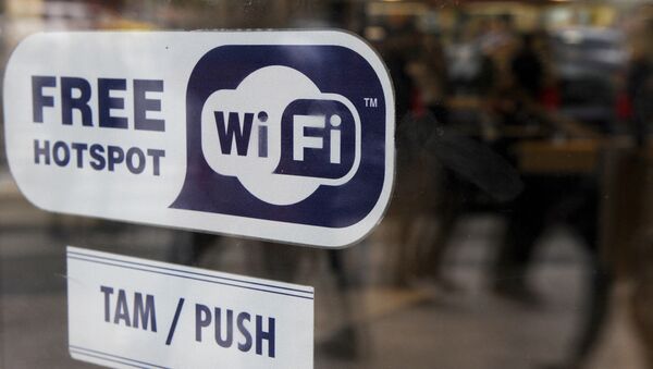 Free WI-FI sign is seen on the door of a fast food on May 7, 2010 in Prague - Sputnik Afrique